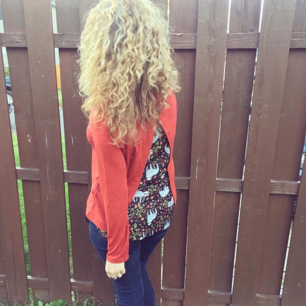 HP 🎈/Sloth print sweater with peakaboo vent - Picture 7 of 8